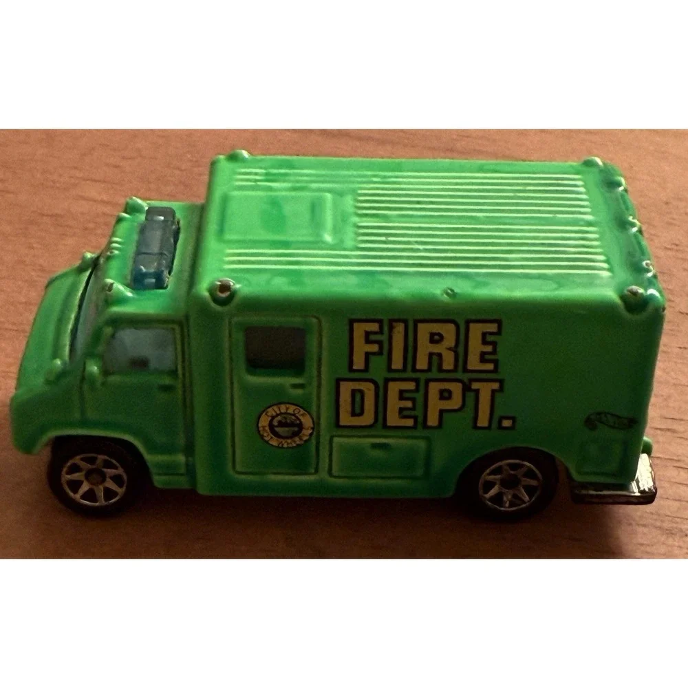 1988 HOT‎ WHEELS MALAYSIA LIME GREEN FIRE DEPT. PARAMEDICS AMBULANCE